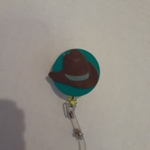 Retractable name badge holder